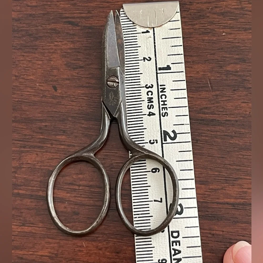 Antique small Clauberg Germany pair of metal scissors - Picture 4 of 5